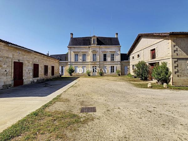 Domaine d’exception classé Monument Historique avec maison rénovée et vue sur Saint-Emilion, MONTAGNE