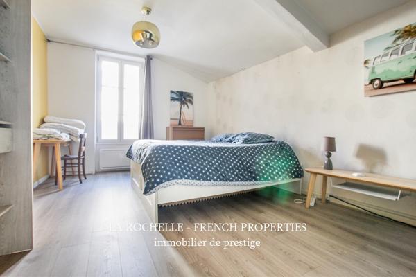 PIED A TERRE / INVESTISSEMENT LOCATIF - MAISON HYPER CENTRE - LA ROCHELLE