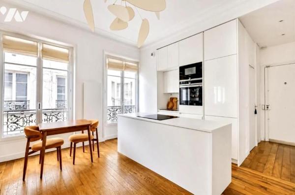 PARIS 4ème - Au coeur du Marais, appartement entièrement rénové avec goût 2 ch.