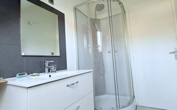 Immeuble à vendre    6 pièces •  Guise