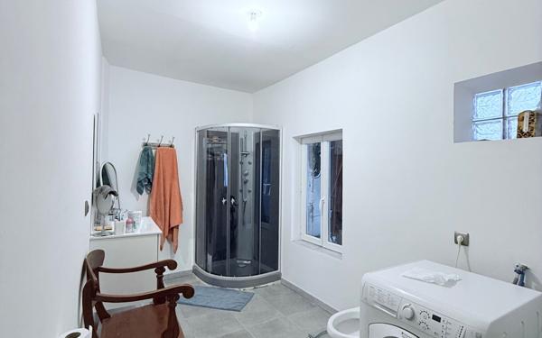 Immeuble à vendre    6 pièces •  Guise