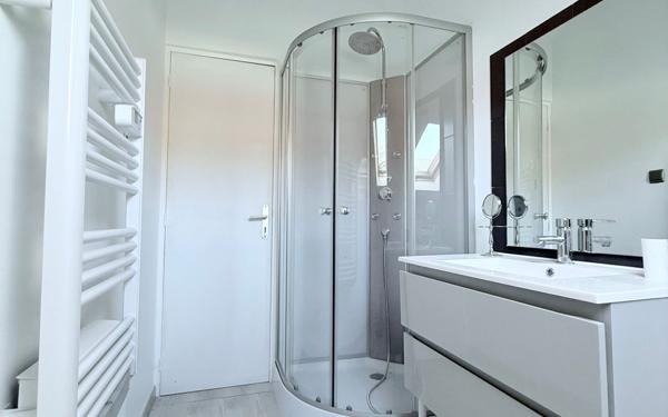 Immeuble à vendre    6 pièces •  Guise