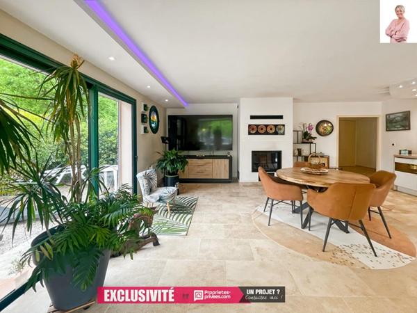 Maison  6 pièce(s) 140 m2  avec piscine proche A8