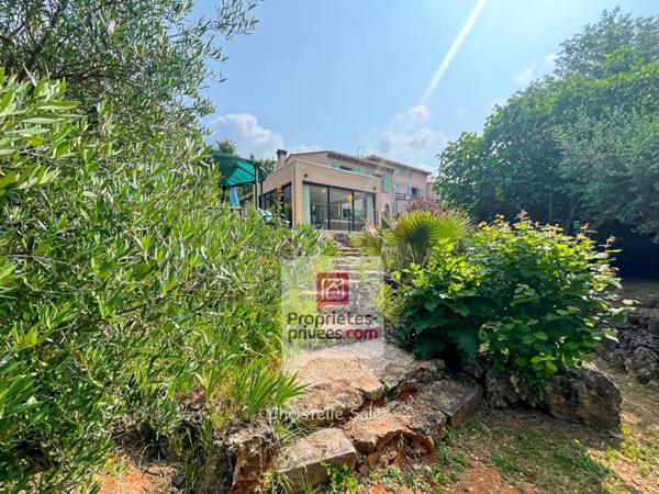 Maison  6 pièce(s) 140 m2  avec piscine proche A8