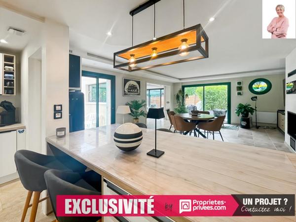 Maison  6 pièce(s) 140 m2  avec piscine proche A8