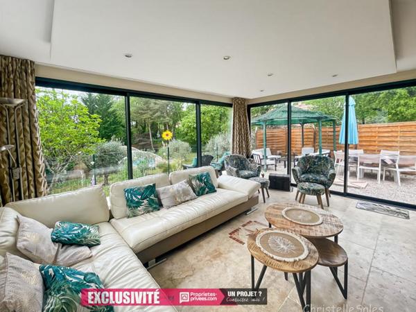 Maison  6 pièce(s) 140 m2  avec piscine proche A8