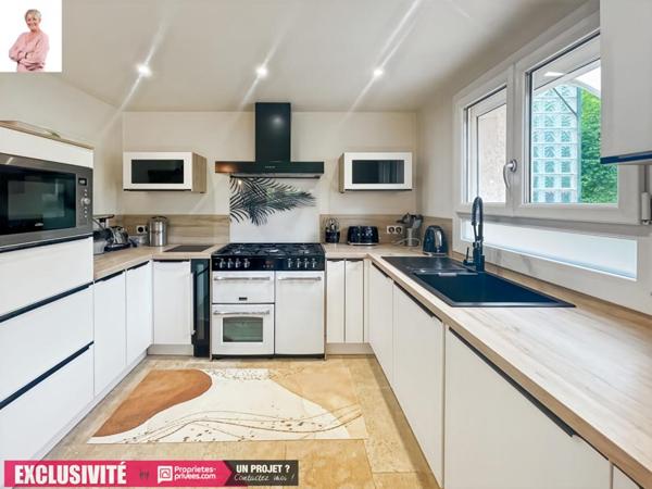 Maison  6 pièce(s) 140 m2  avec piscine proche A8