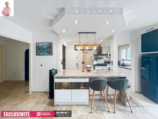 Maison  6 pièce(s) 140 m2  avec piscine proche A8