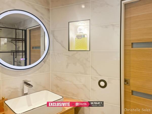 Maison  6 pièce(s) 140 m2  avec piscine proche A8