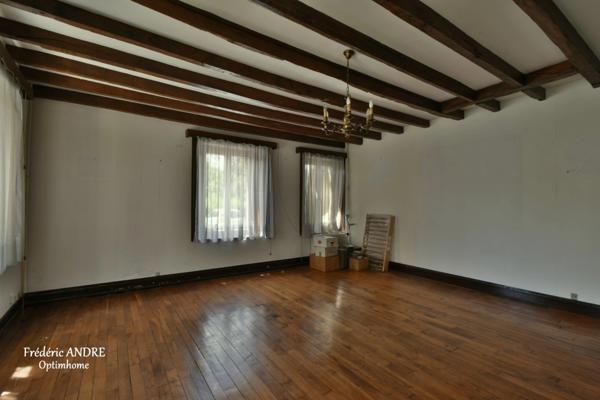 Grande maison familiale avec jardin, garages et beaux volumes, l'ensemble sur 2269 m² de terrain. MOUZON 08210