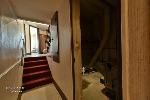 Grande maison familiale avec jardin, garages et beaux volumes, l'ensemble sur 2269 m² de terrain. MOUZON 08210