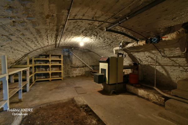 Grande maison familiale avec jardin, garages et beaux volumes, l'ensemble sur 2269 m² de terrain. MOUZON 08210