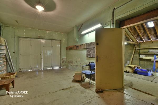 Grande maison familiale avec jardin, garages et beaux volumes, l'ensemble sur 2269 m² de terrain. MOUZON 08210