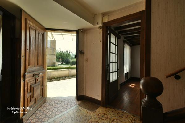 Grande maison familiale avec jardin, garages et beaux volumes, l'ensemble sur 2269 m² de terrain. MOUZON 08210