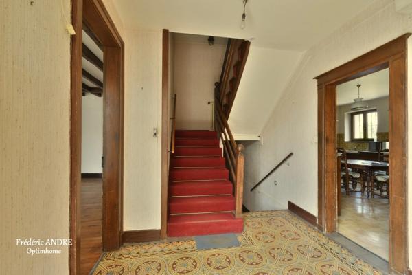 Grande maison familiale avec jardin, garages et beaux volumes, l'ensemble sur 2269 m² de terrain. MOUZON 08210