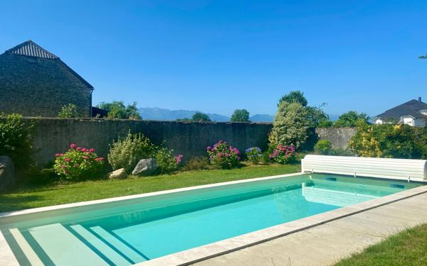 Maison à vendre    8 pièces • 221,22 m2 Pau