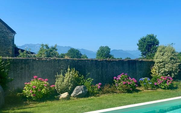 Maison à vendre    8 pièces • 221,22 m2 Pau