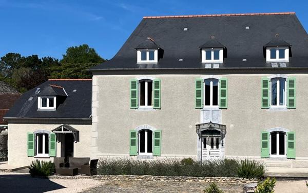 Maison à vendre    8 pièces • 221,22 m2 Pau