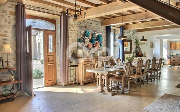 Maison à vendre    8 pièces • 221,22 m2 Pau