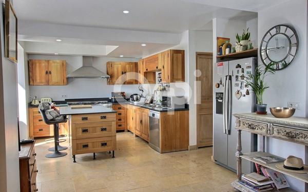 Maison à vendre    8 pièces • 221,22 m2 Pau