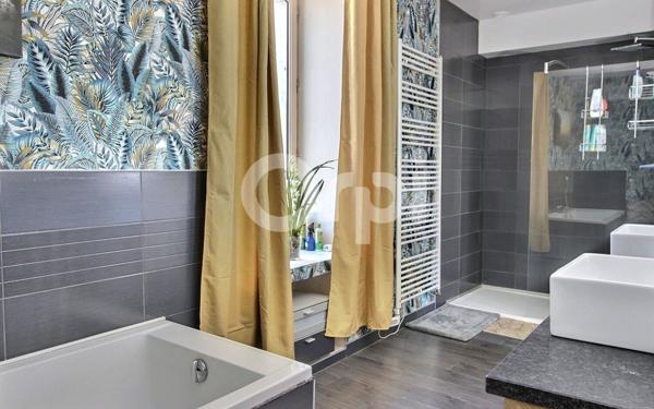 Maison à vendre    8 pièces • 221,22 m2 Pau