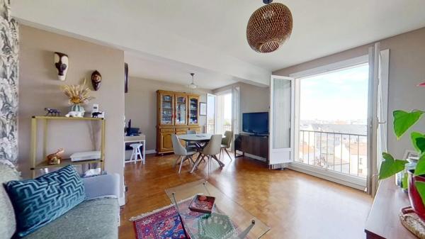 Appartement 3 pièces traversant et lumineux avec balcon aux portes de Paris