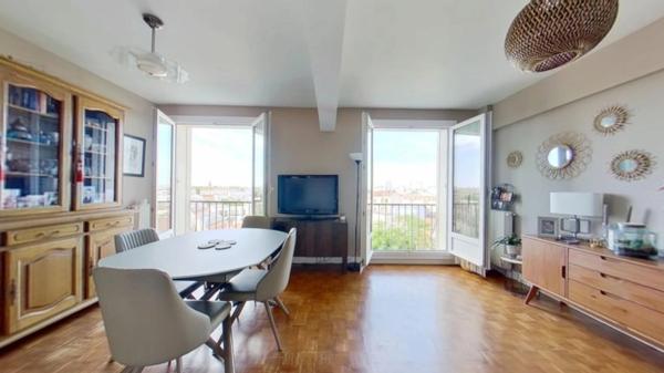 Appartement 3 pièces traversant et lumineux avec balcon aux portes de Paris