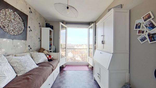 Appartement 3 pièces traversant et lumineux avec balcon aux portes de Paris