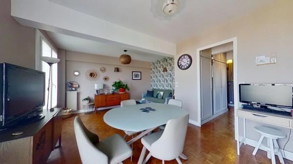Appartement 3 pièces traversant et lumineux avec balcon aux portes de Paris
