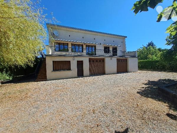 Montélimar Est, maison à étage, 4 chambres et vaste terrain.