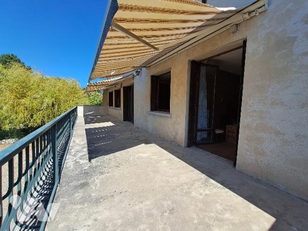 Montélimar Est, maison à étage, 4 chambres et vaste terrain.