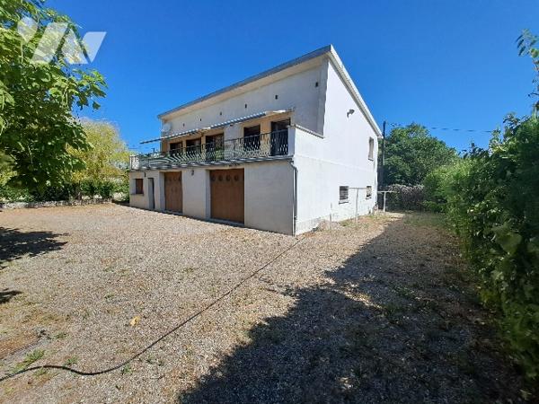Montélimar Est, maison à étage, 4 chambres et vaste terrain.