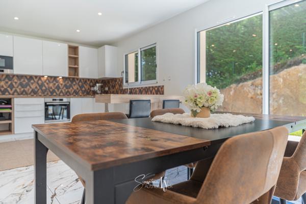 Maison
         4 pièces
        - 105 m²