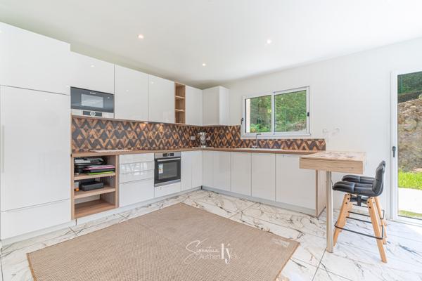 Maison
         4 pièces
        - 105 m²