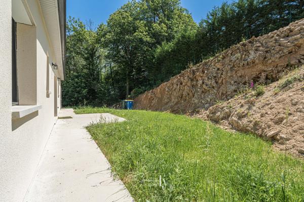 Maison
         4 pièces
        - 105 m²