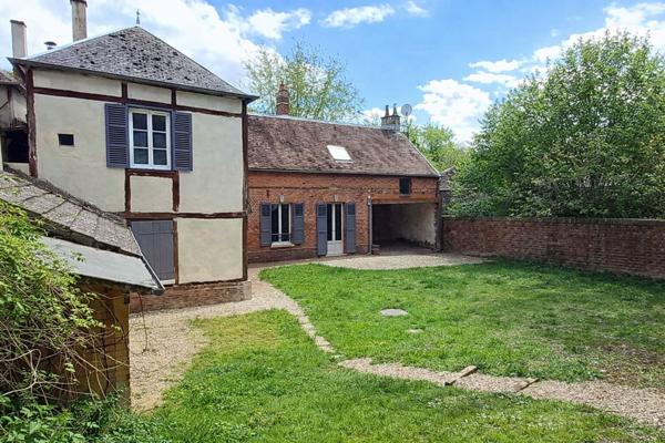 A VENDRE - Maison de charme à 10 min de CHAUMONT EN VEXIN - 4 chambres - 800 m² de terrain avec dépendance