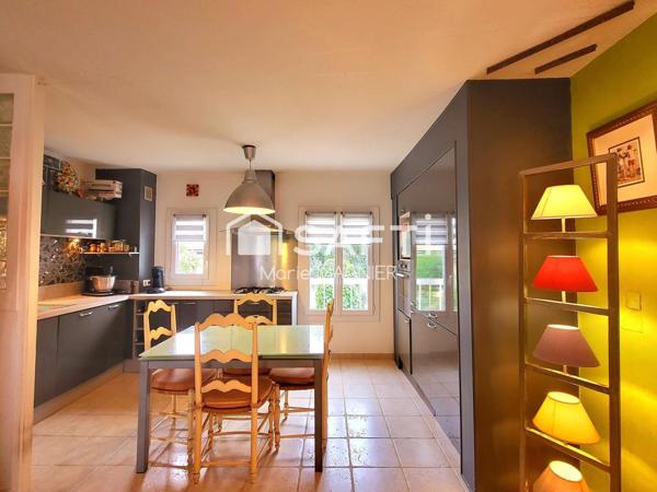 Bel appartement T4 de 66m2 carrez rénové avec parking privatif et cave- centre ville COGOLIN commerces école et collège à pied !