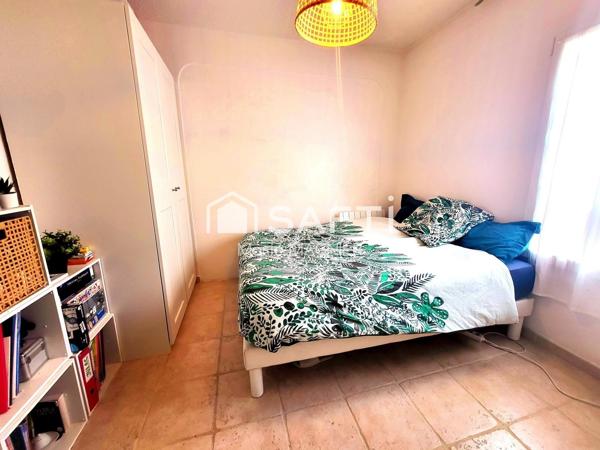 Bel appartement T4 de 66m2 carrez rénové avec parking privatif et cave- centre ville COGOLIN commerces école et collège à pied !
