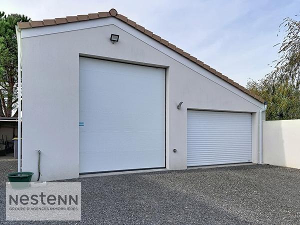 CHALLANS  Maison contemporaine de plain-pied avec grand garage et prestations de qualité !