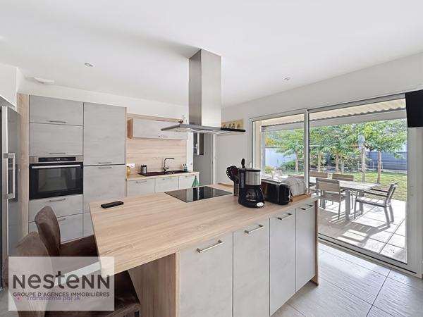 CHALLANS  Maison contemporaine de plain-pied avec grand garage et prestations de qualité !