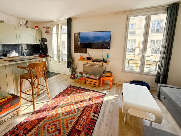 Appartement Paris 1 pièce(s) 26 m2 lumineux