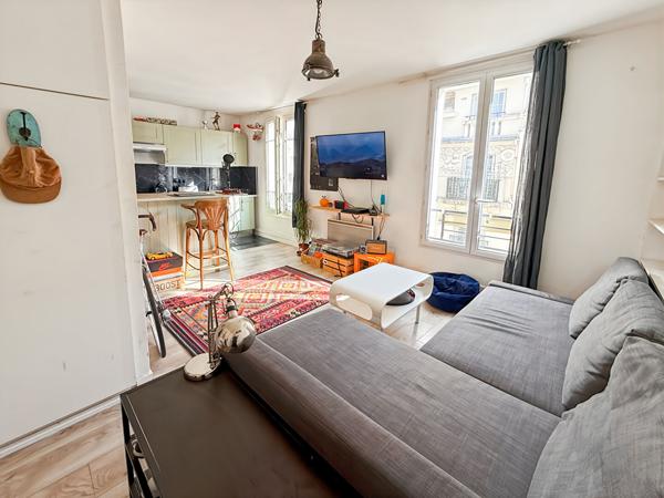 Appartement Paris 1 pièce(s) 26 m2 lumineux