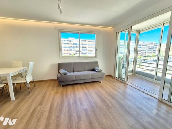 Golfe-Juan – Front de mer
Grand studio avec loggia et stationnement collectif