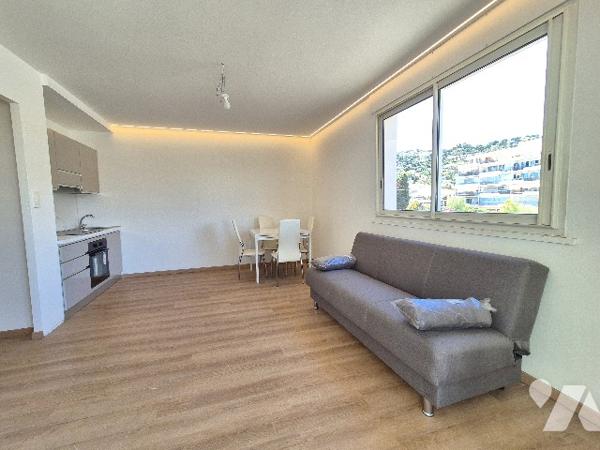 Golfe-Juan – Front de mer
Grand studio avec loggia et stationnement collectif
