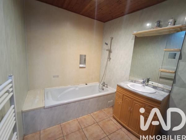 Immeuble à vendre 109 m² Bages