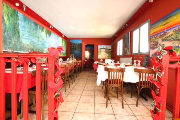 Dans le centre ville de Massy un ensemble immobilier restaurant et habitation.