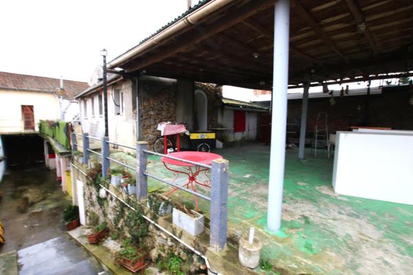 Dans le centre ville de Massy un ensemble immobilier restaurant et habitation.