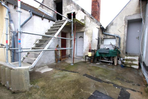 Dans le centre ville de Massy un ensemble immobilier restaurant et habitation.