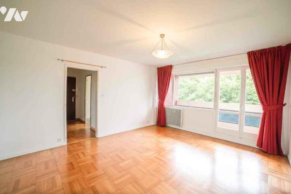 T3 traversant 1er étage, ascenseur, cave et garage