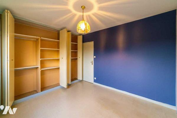 T3 traversant 1er étage, ascenseur, cave et garage